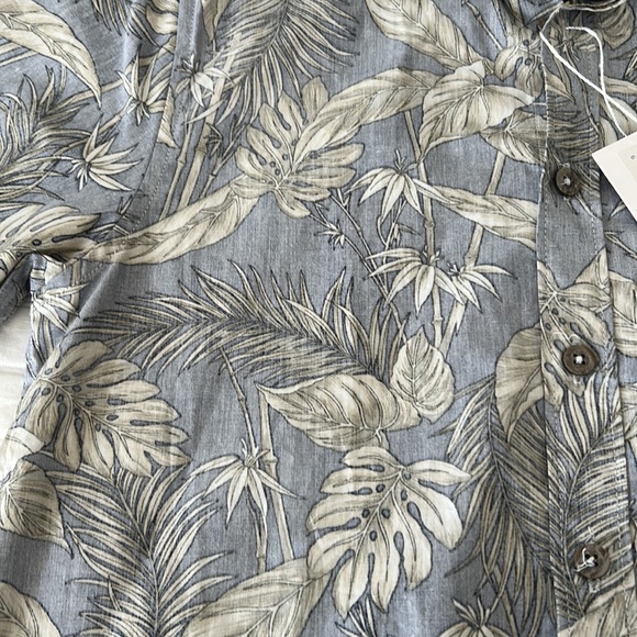 NWT!  Boys Level 10 poplin button shirt.  Size M or 10/12 - Picture 3 of 4